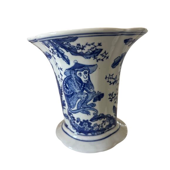 VTG Blue and White Oriental Monkey Vase.Hear no evil speak no evil Chinoiserie - Picture 6 of 9